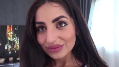 Армянская содержанка наяривает пенис жирного мужлана