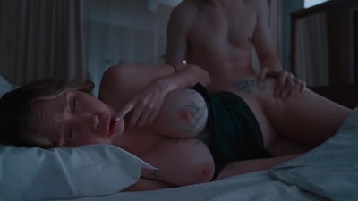 Ночь секса в одном номере грудастой мачехи с пасынком дрочером