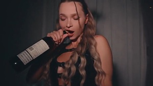 Пьяная леди с большими сиськами пришла ебаться к одинокому соседу