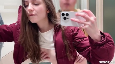 Студентка привела друга в торговый центр для секса в магазине