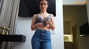 Дрочер украл грязные трусики мачехи и стал мастурбировать крепкий хуй