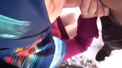 Таксист трахает прилежную узбечку за проезд зимой на морозе